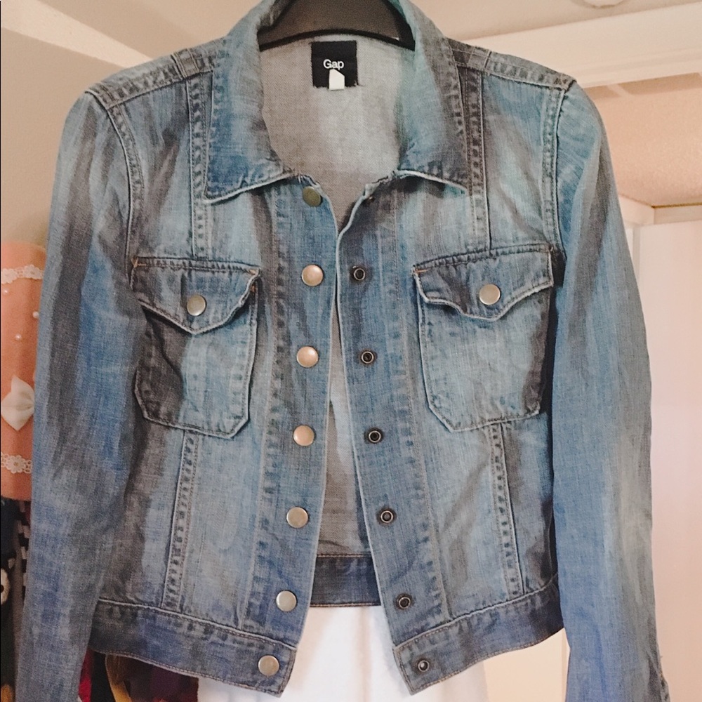 Shorter Cut Classic Gap Denim Jacket Size S - Picture 3 of 8